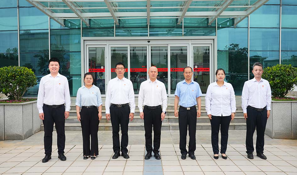 合影（j9.com(中国区)官方网站）